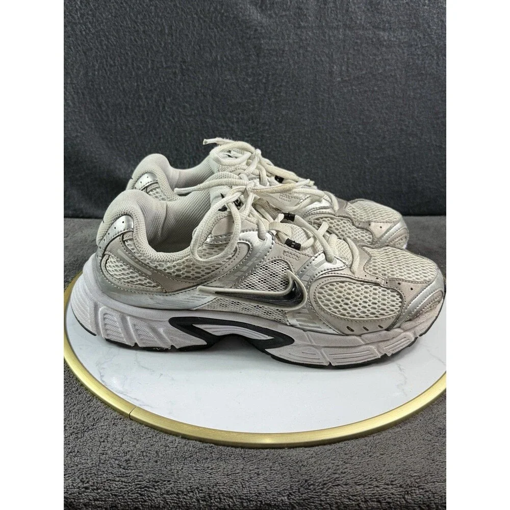 Nike V5 RNR White Vast Grey Black HJ5228-104 Men’s Size 8 Running Shoes Sneakers